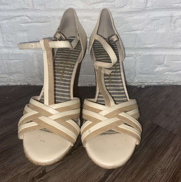 Shoes - Picture 2 of 3